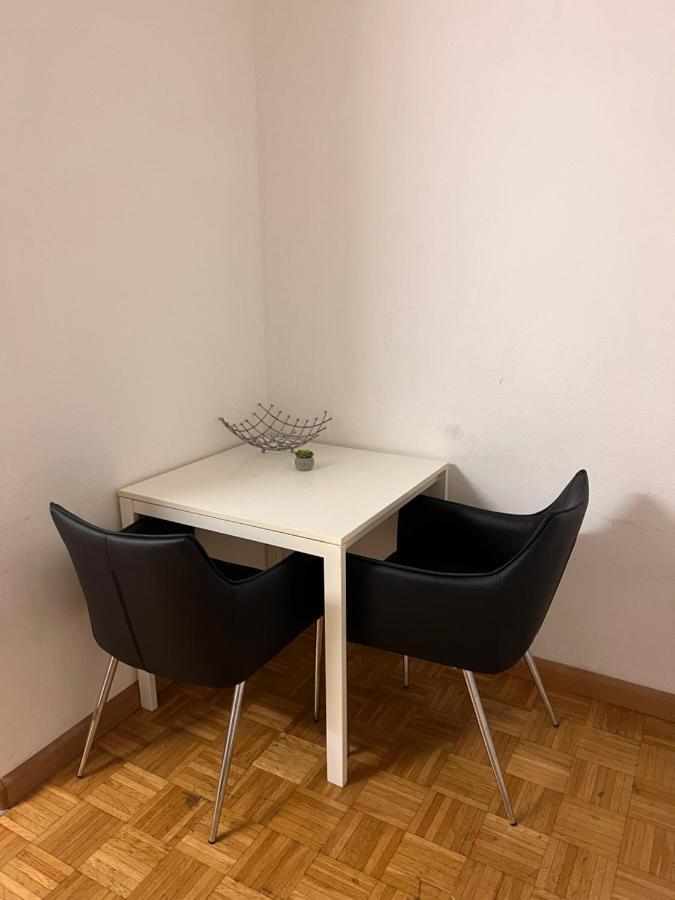 Easyroombasel Luaran gambar